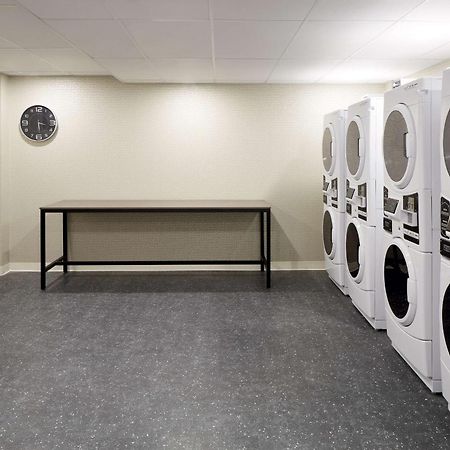 Hilton Garden Inn Montreal Midtown, Quebec, Canada エクステリア 写真