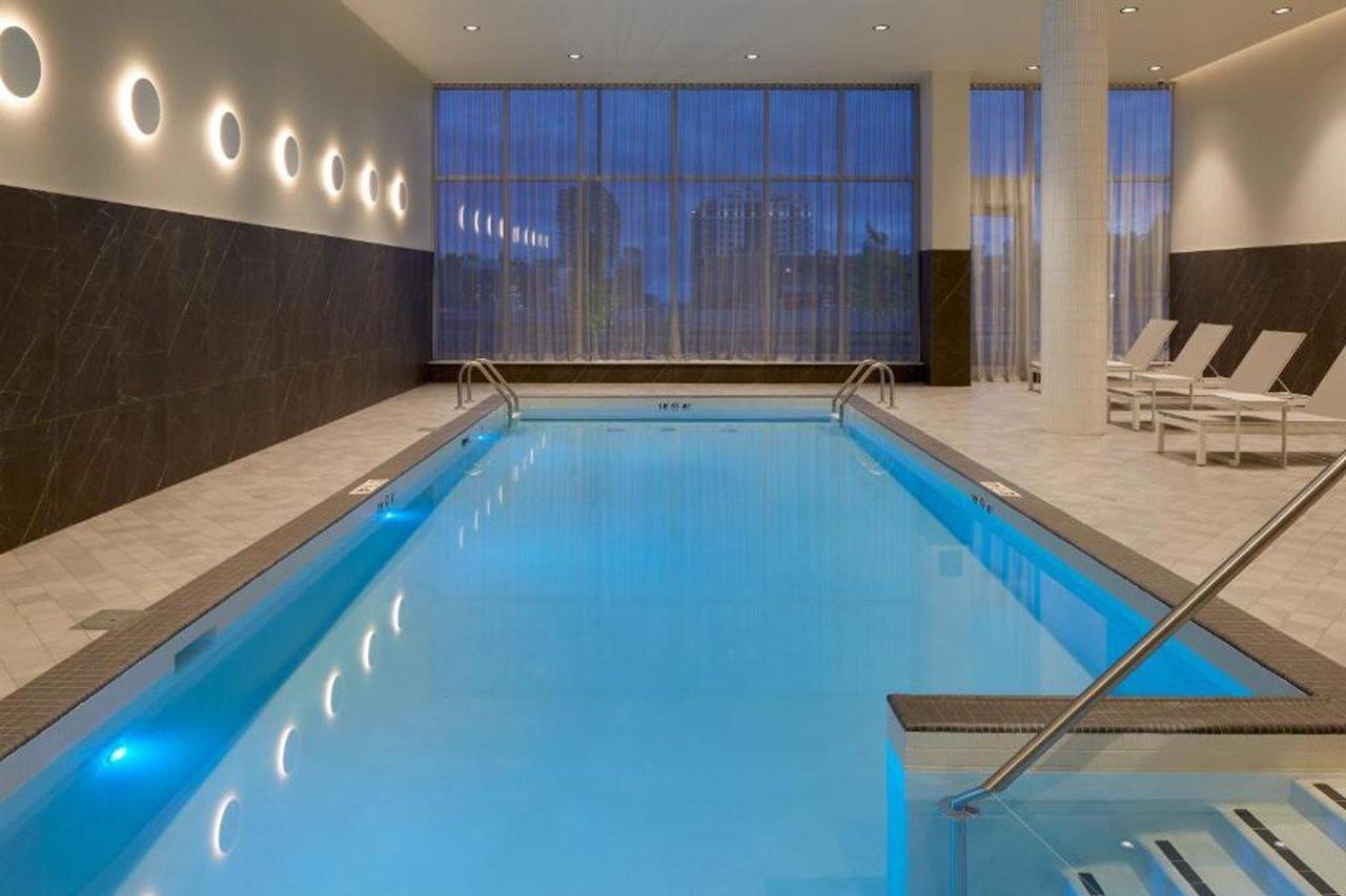 Hilton Garden Inn Montreal Midtown, Quebec, Canada エクステリア 写真