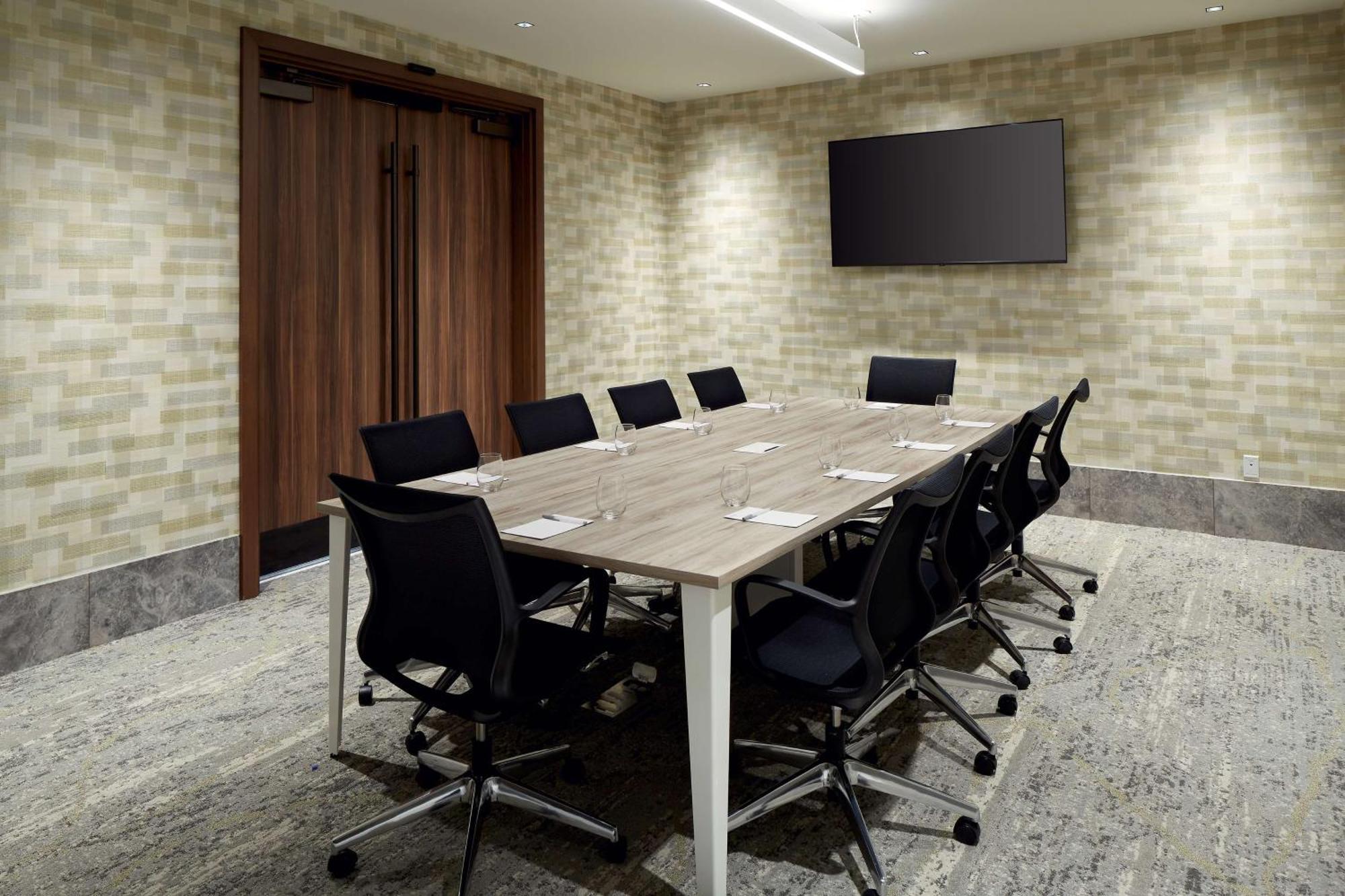 Hilton Garden Inn Montreal Midtown, Quebec, Canada エクステリア 写真
