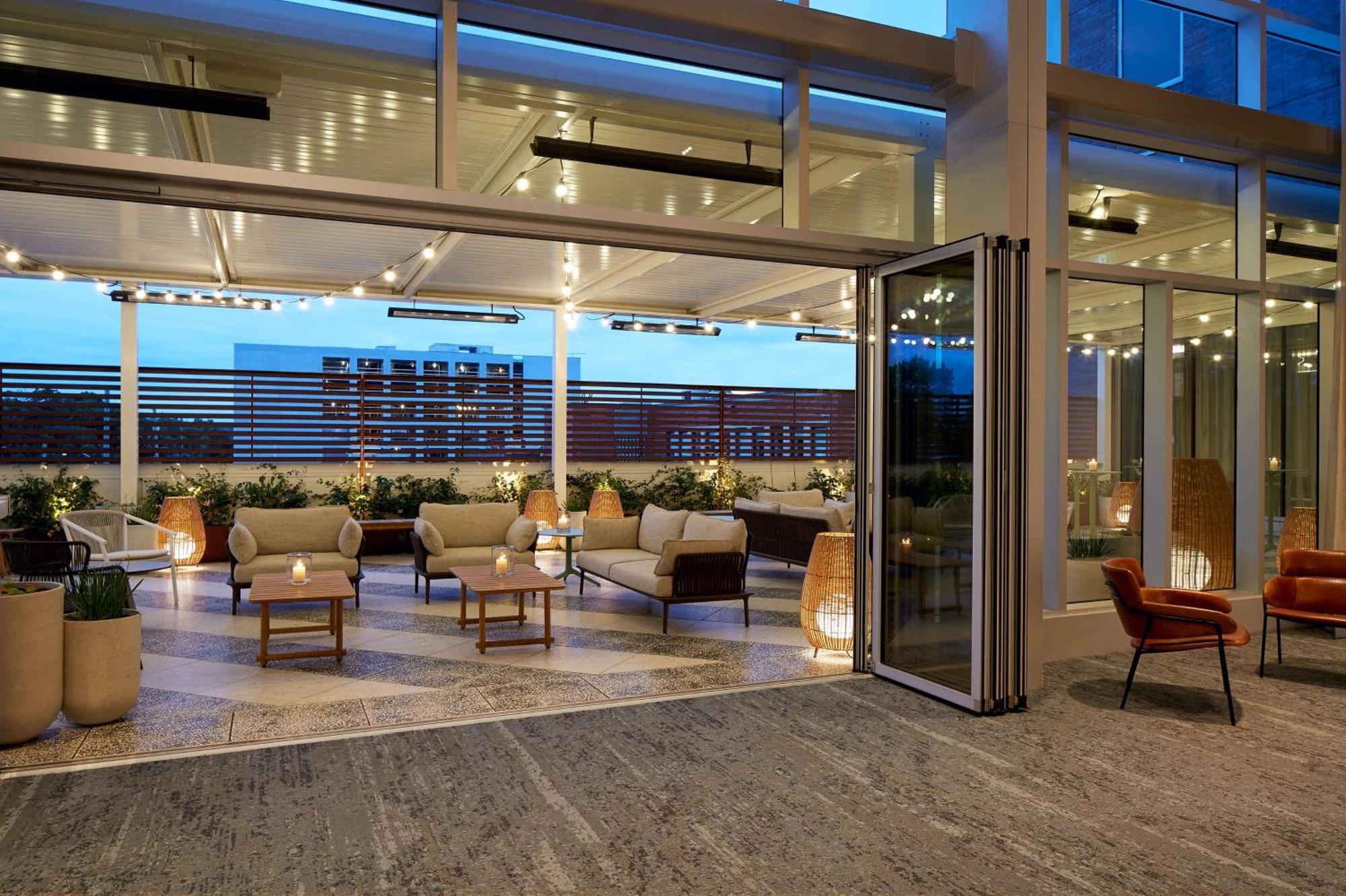 Hilton Garden Inn Montreal Midtown, Quebec, Canada エクステリア 写真