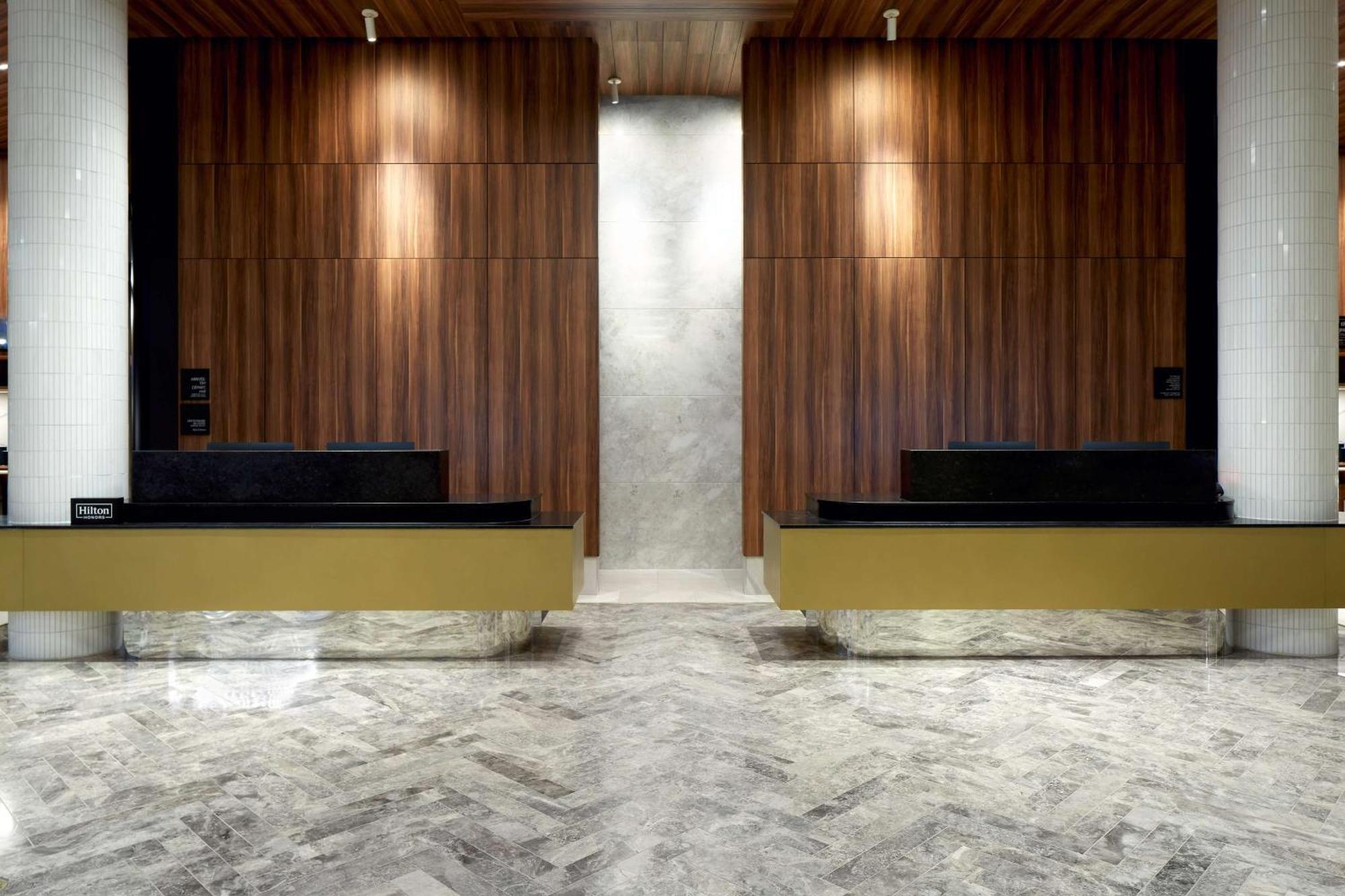 Hilton Garden Inn Montreal Midtown, Quebec, Canada エクステリア 写真