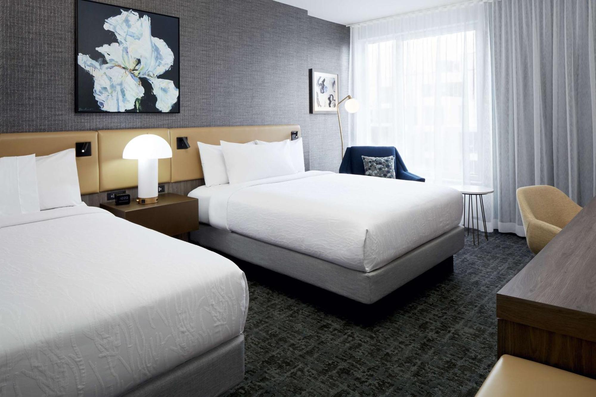 Hilton Garden Inn Montreal Midtown, Quebec, Canada エクステリア 写真