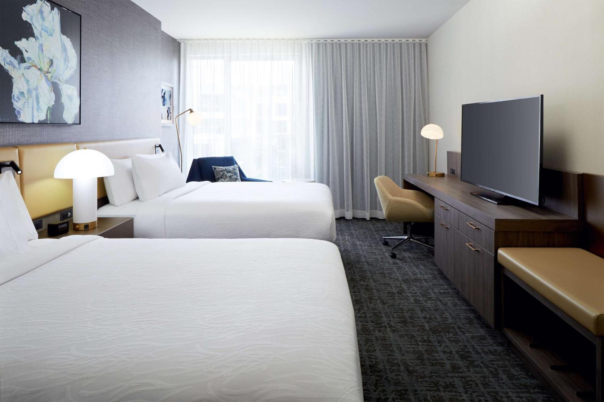 Hilton Garden Inn Montreal Midtown, Quebec, Canada エクステリア 写真