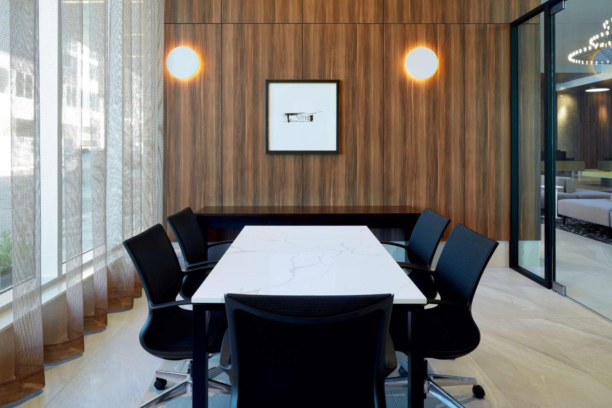 Hilton Garden Inn Montreal Midtown, Quebec, Canada エクステリア 写真