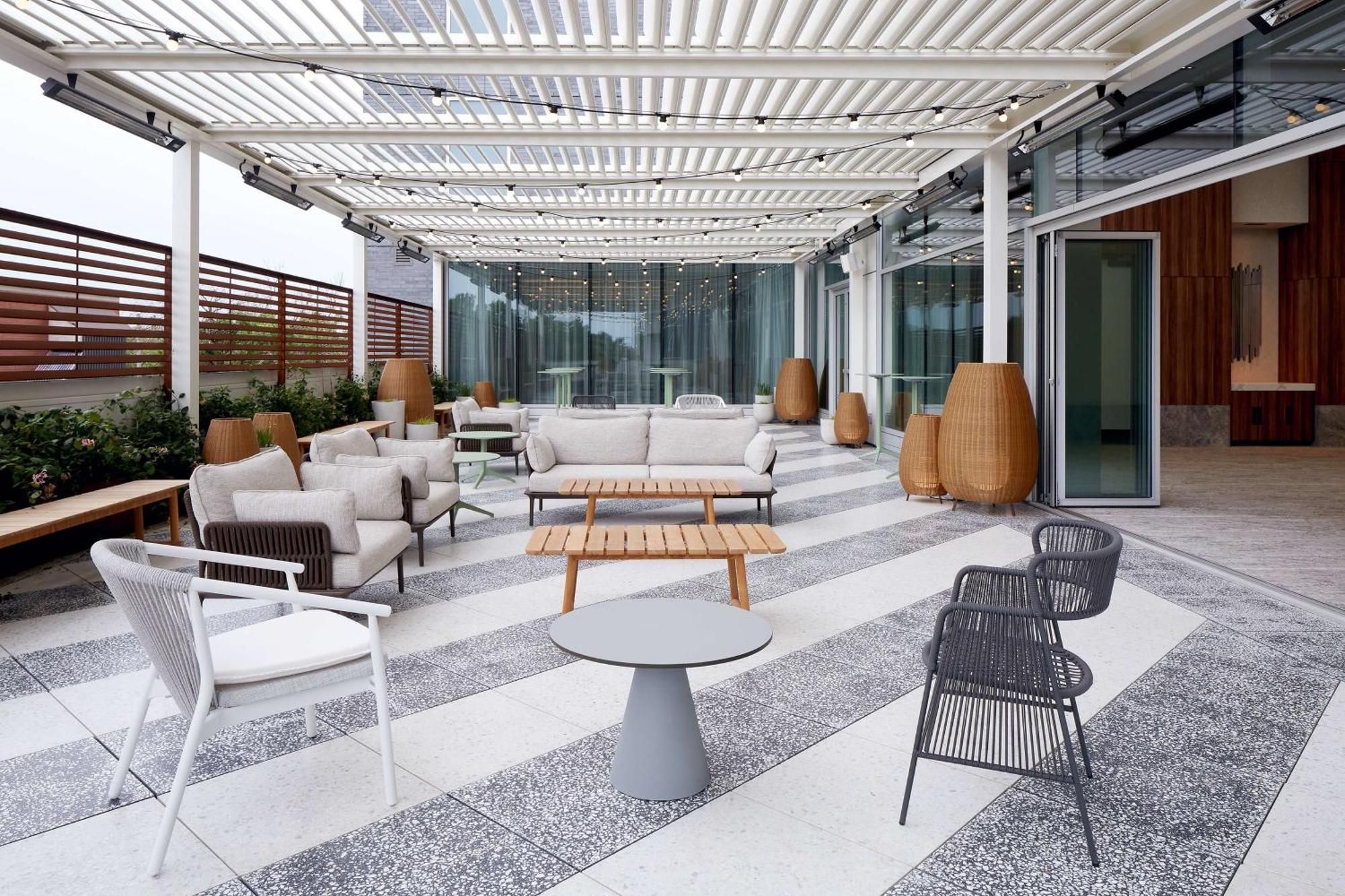 Hilton Garden Inn Montreal Midtown, Quebec, Canada エクステリア 写真