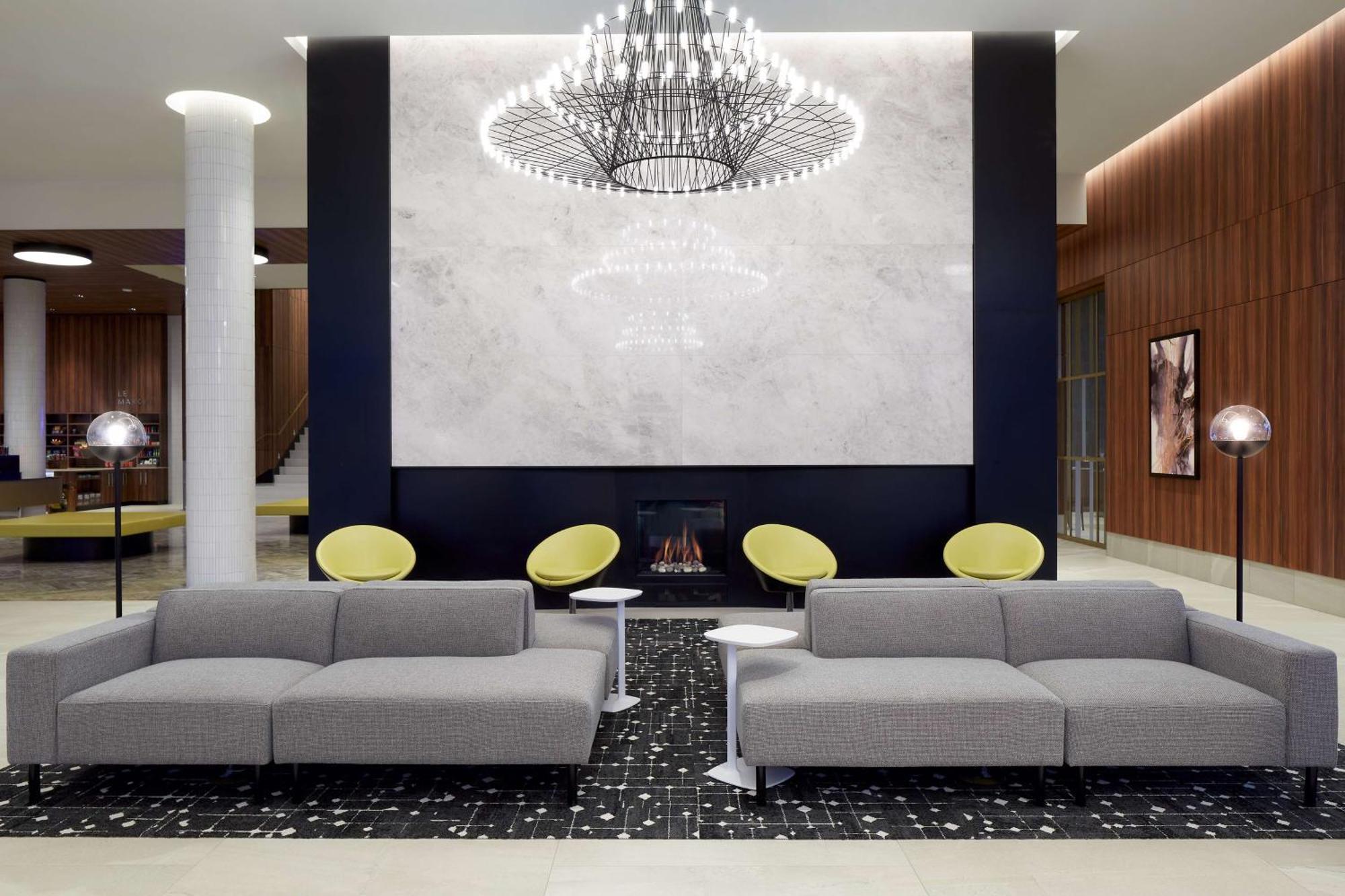 Hilton Garden Inn Montreal Midtown, Quebec, Canada エクステリア 写真