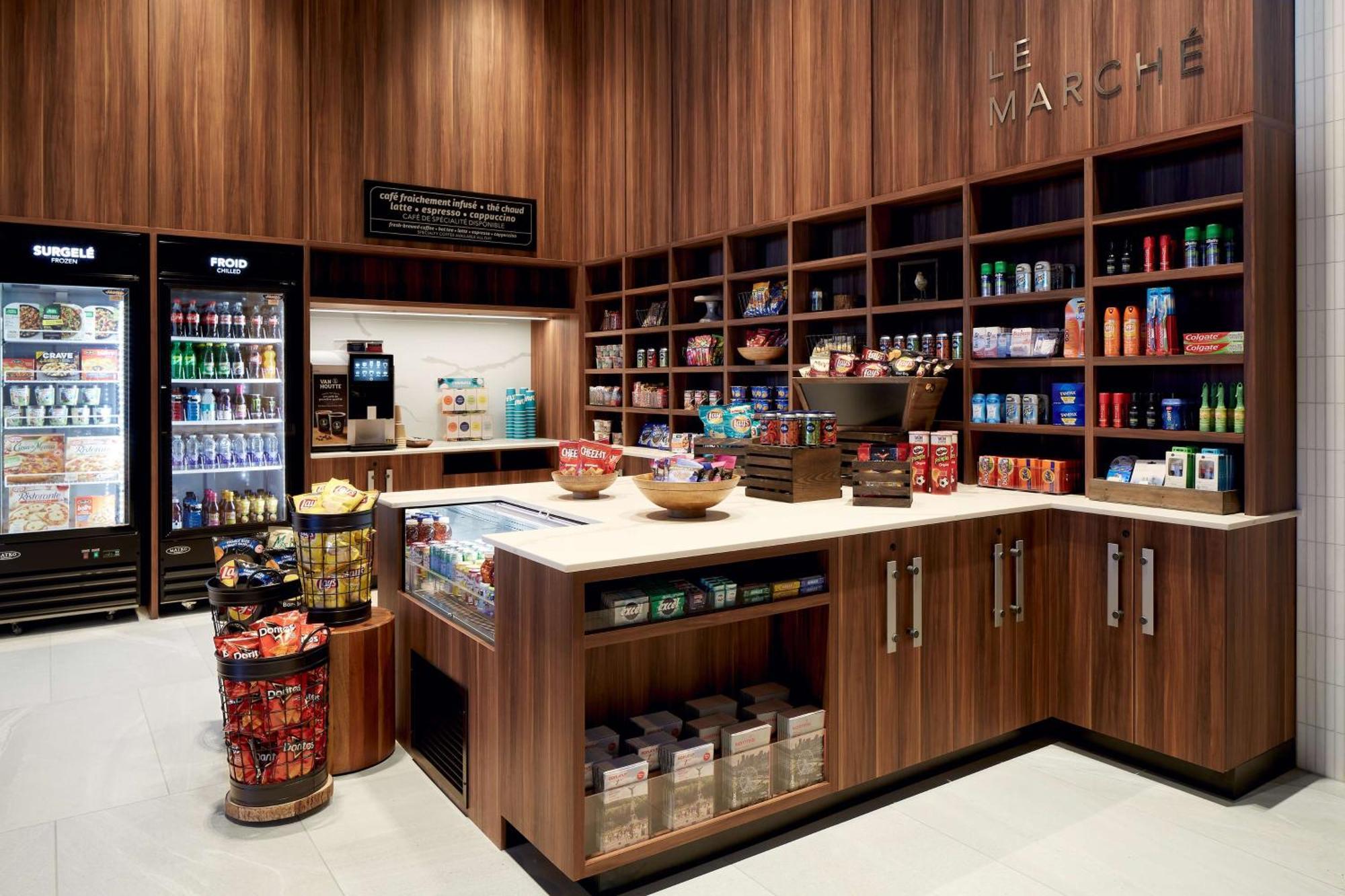 Hilton Garden Inn Montreal Midtown, Quebec, Canada エクステリア 写真