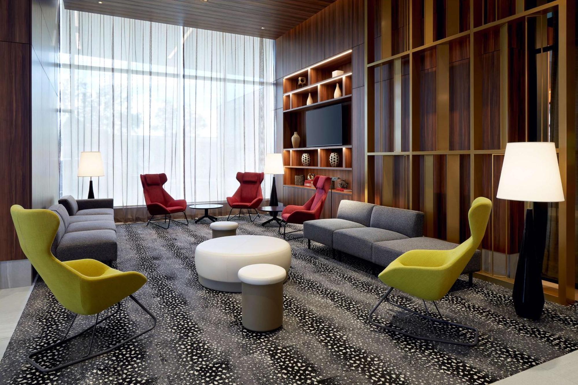 Hilton Garden Inn Montreal Midtown, Quebec, Canada エクステリア 写真