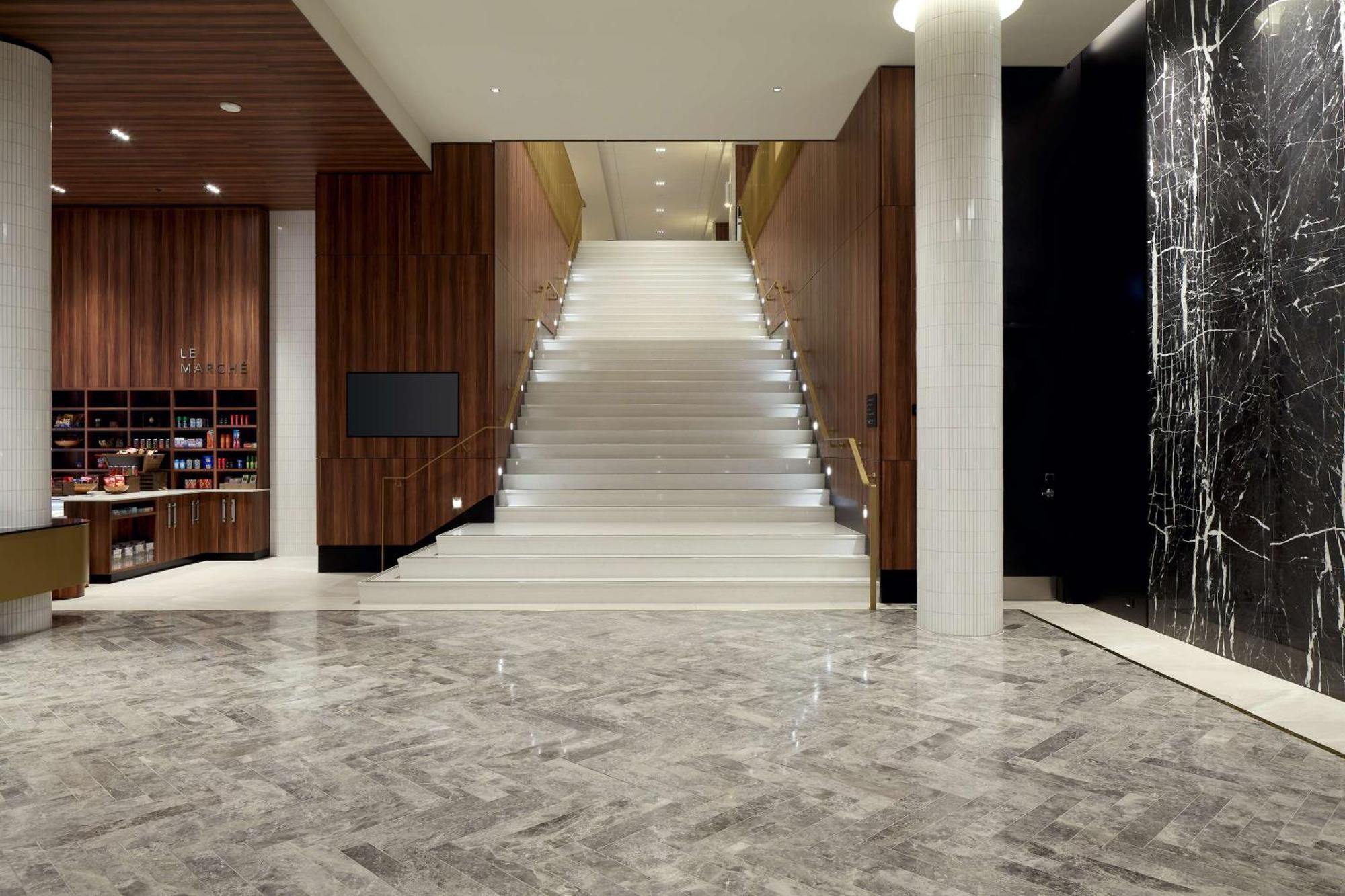 Hilton Garden Inn Montreal Midtown, Quebec, Canada エクステリア 写真